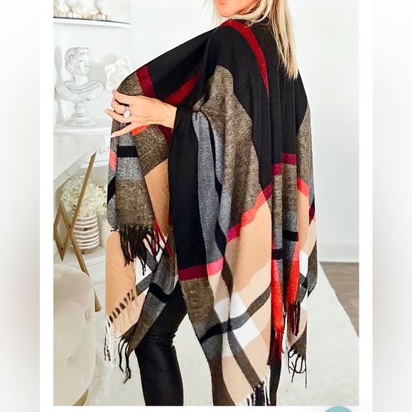 13 Fabulous Oversized Plaid Fringe Shawl Poncho - Picture 3 of 3